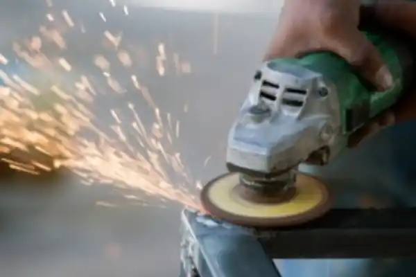 setengah dari karyawan terkena kanker! dia menjalankan pabrik besi dan menghirup debu selama 40 tahun.